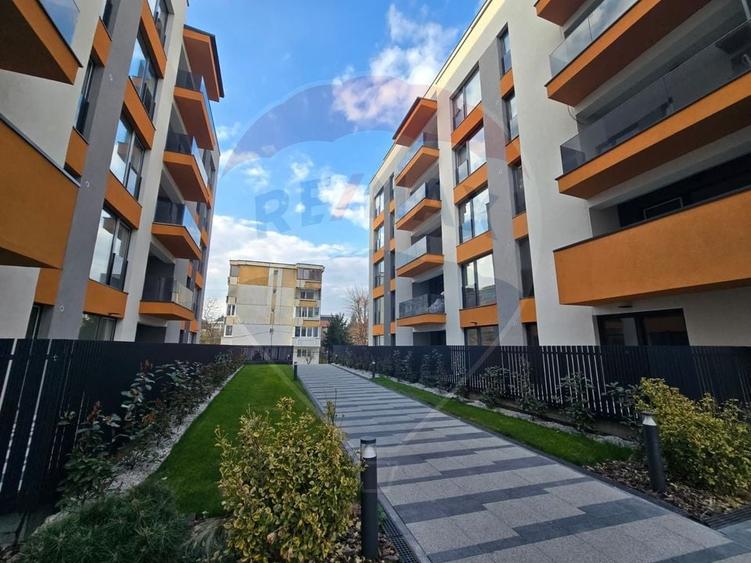 Apartament cu 3 camere în Între Lacuri