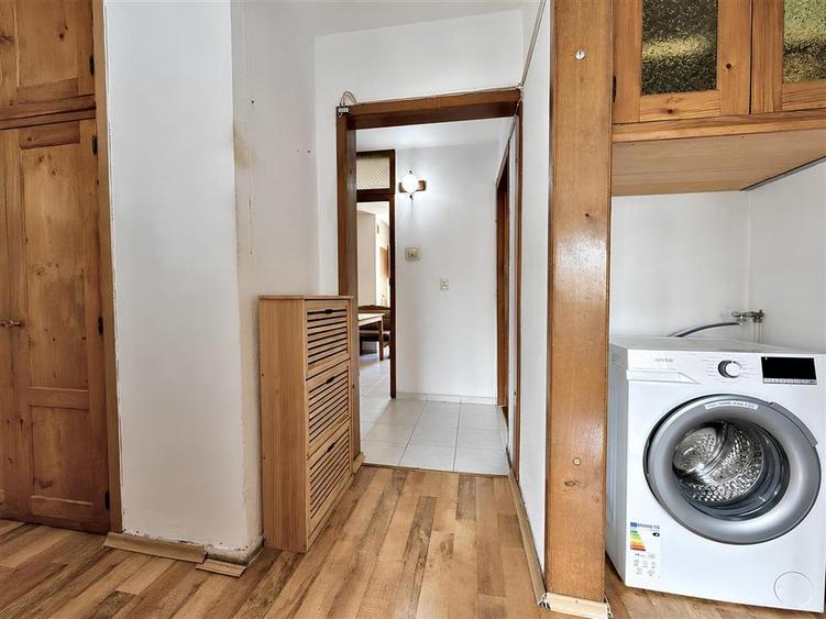Apartament cu 4 camere decomandat în Tractorul