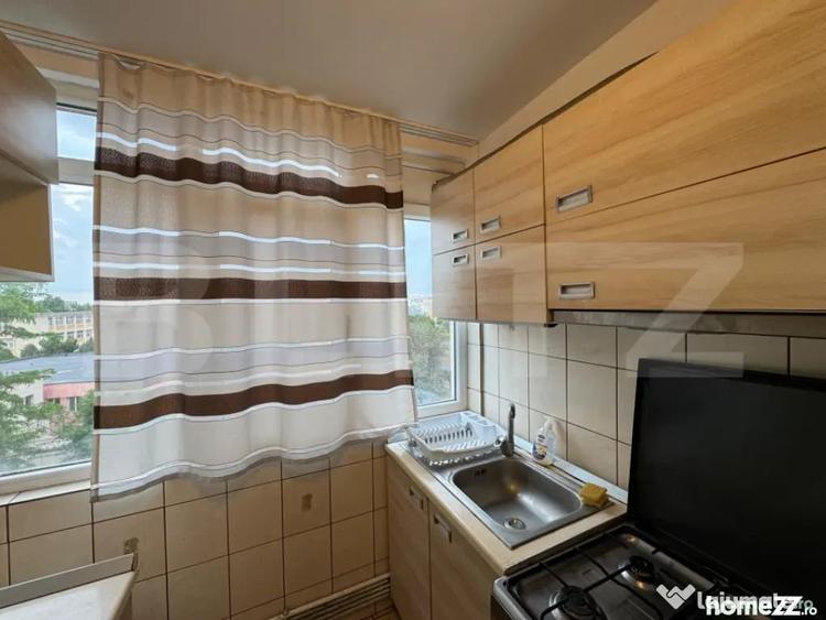 Apartament cu 3 camere decomandat în Sărari