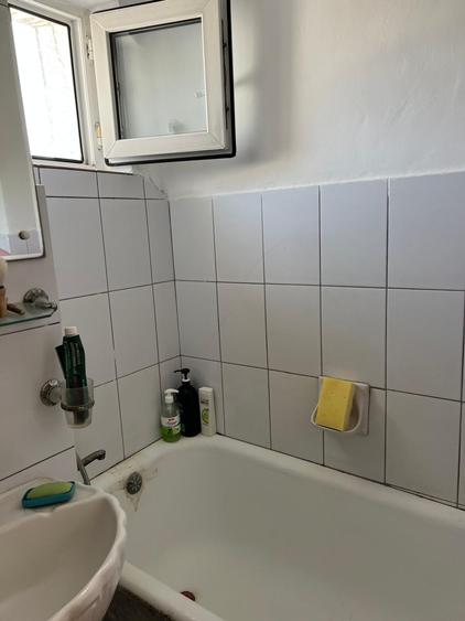 Apartament cu 3 camere semidecomandat în Valea Călugărească