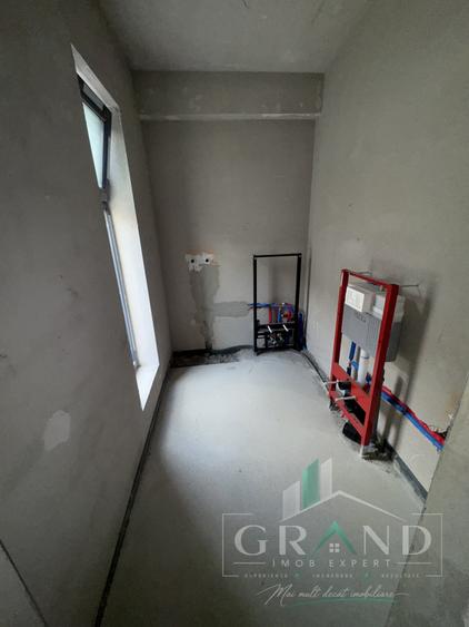 Apartament cu 4 camere semidecomandat în Andrei Mureșanu