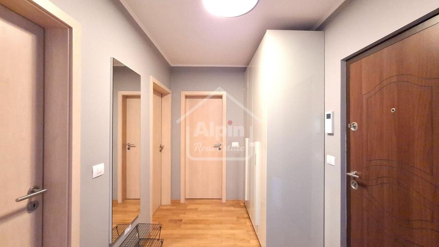 Apartament cu 2 camere decomandat în Tractorul