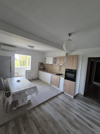 Apartament cu 3 camere decomandat în Lipovei