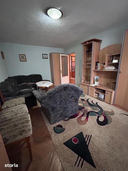 Apartament cu 4 camere decomandat în Central
