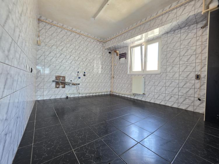Apartament cu 4 camere decomandat în Lujerului