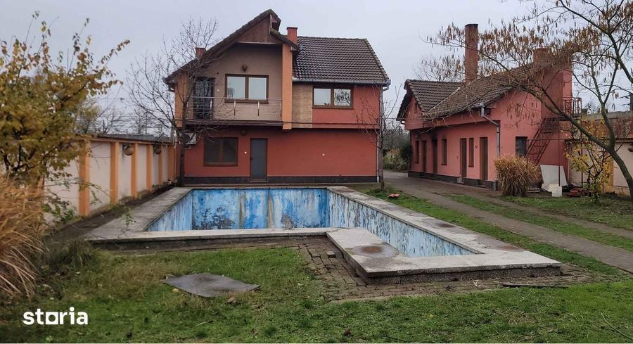 Vand urgent, imobil cu 3 case si 2 anexe: Casa1:P+E+M; Casa2:P+M; C3:P - 7