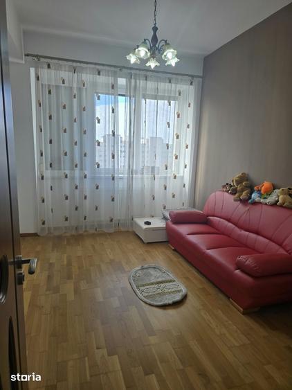 Apartament cu 4 camere în Micro 17