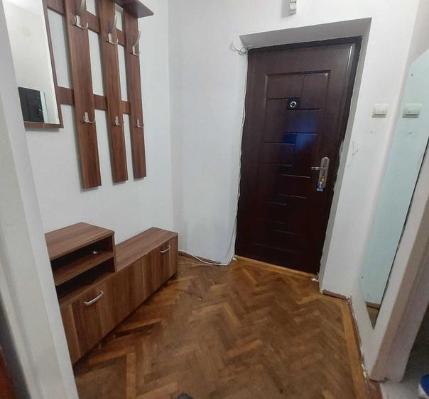 Garsonieră decomandată în Dobroești