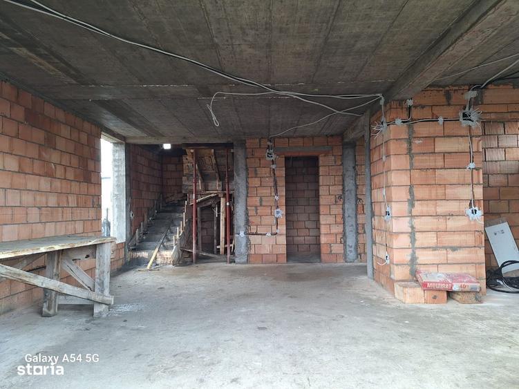 Casă cu 4 camere în Unirii