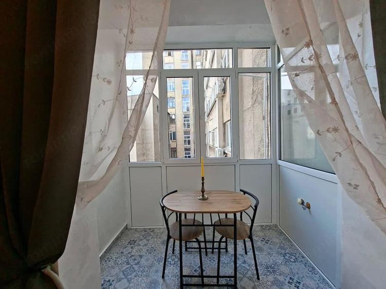Apartament cu 5 camere semidecomandat în Romană