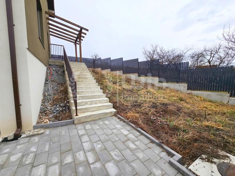 Duplex cu 4 camere cu Canalizare în Iris