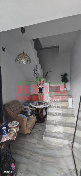 Casă cu 4 camere cu Teren 2300 Mp în Central