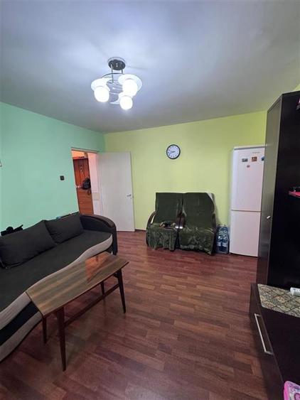 Apartament cu 2 camere semidecomandat, mobilat în Berceni