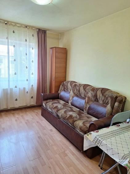 Garsonieră decomandată în Girocului