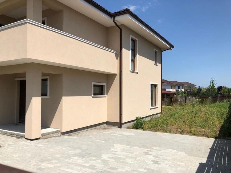 Casă individuală cu 4 camere cu Canalizare în Dezmir