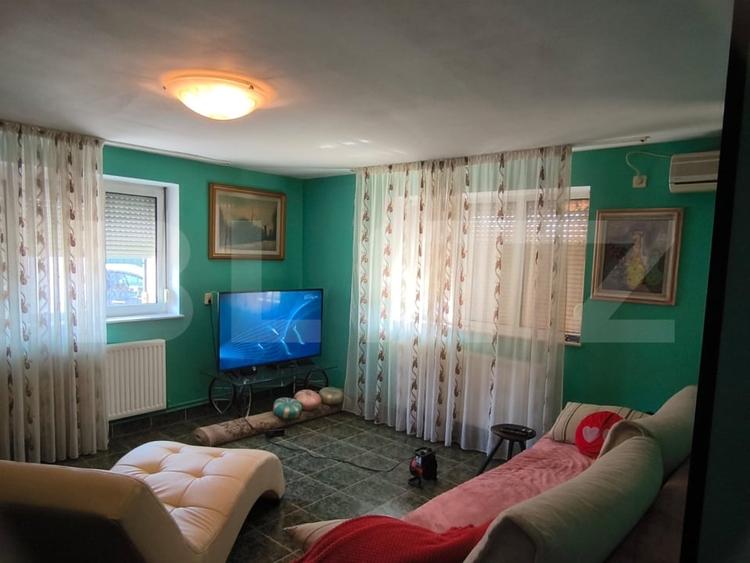Casă individuală cu 7 camere cu Canalizare în Sud