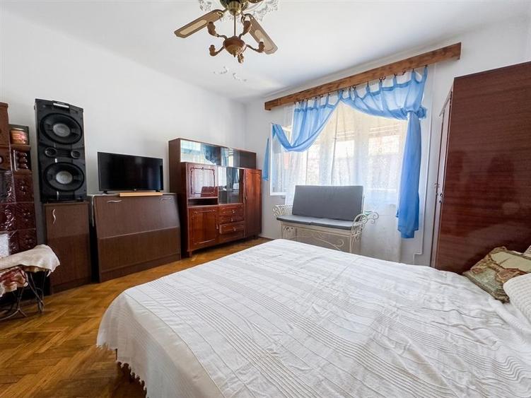 Casă cu 3 camere cu Teren 463 Mp în Exterior Est