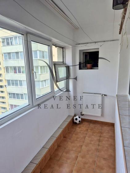 Apartament cu 3 camere semidecomandat în Colentina