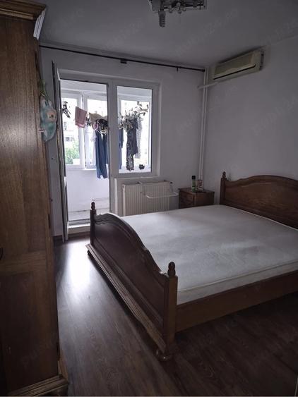 Apartament cu 3 camere semidecomandat în Titan