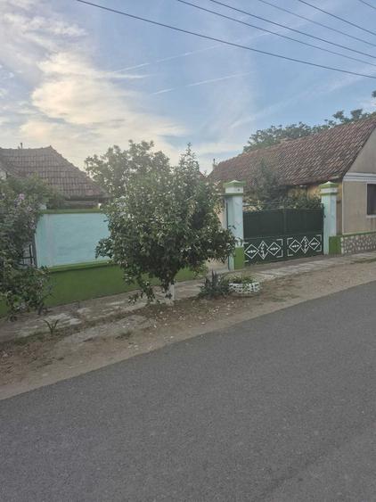 Casă cu 4 camere în Covăsinț