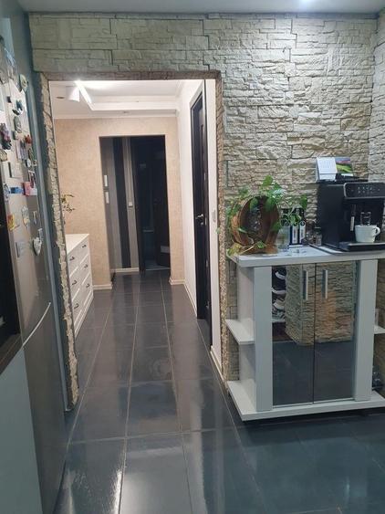Apartament cu 3 camere decomandat, mobilat în Valea Rosie
