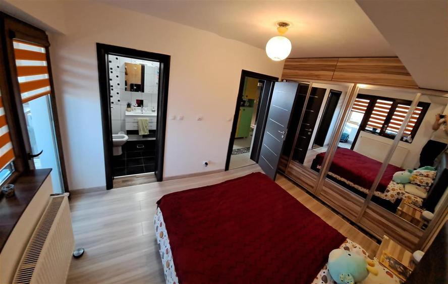 Apartament cu 3 camere decomandat, mobilat în Central