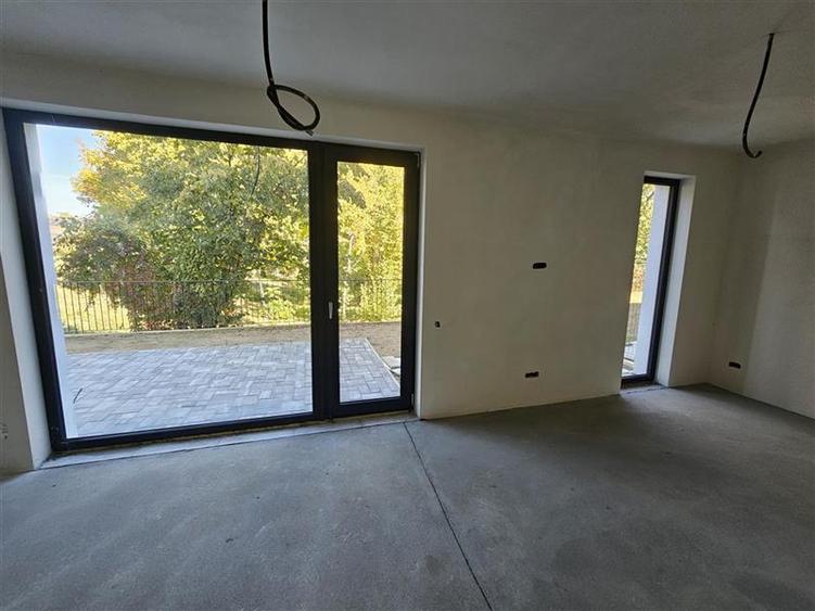 Duplex cu 5 camere cu Canalizare în Bună Ziua