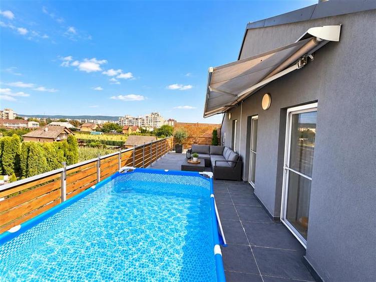 Penthouse cu 3 camere decomandat, mobilat în Unirii