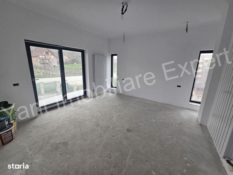 Casă cu 4 camere în Zigoneni