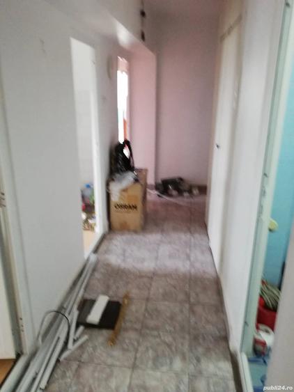 Apartament cu 3 camere decomandat în Far
