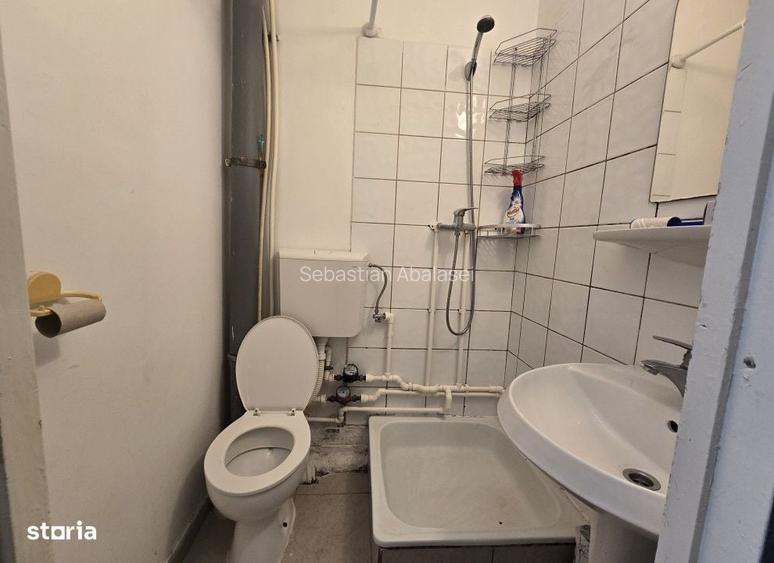 Garsoniera confort redus Podu Ros-Hotel Victoria,16mp,et.1 Cod:163441