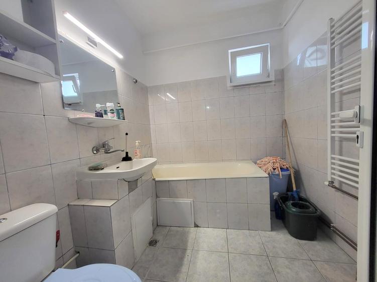 Apartament cu 2 camere decomandat în Republicii