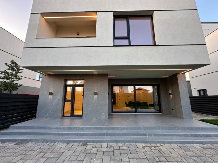 Casă individuală cu 5 camere cu Teren 500 Mp în Central