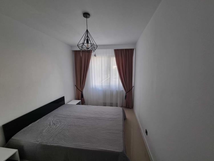 Apartament cu 3 camere semidecomandat în Florești