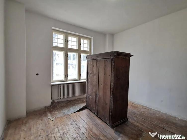 Casă cu 7 camere cu Teren 350 Mp în Ferdinand