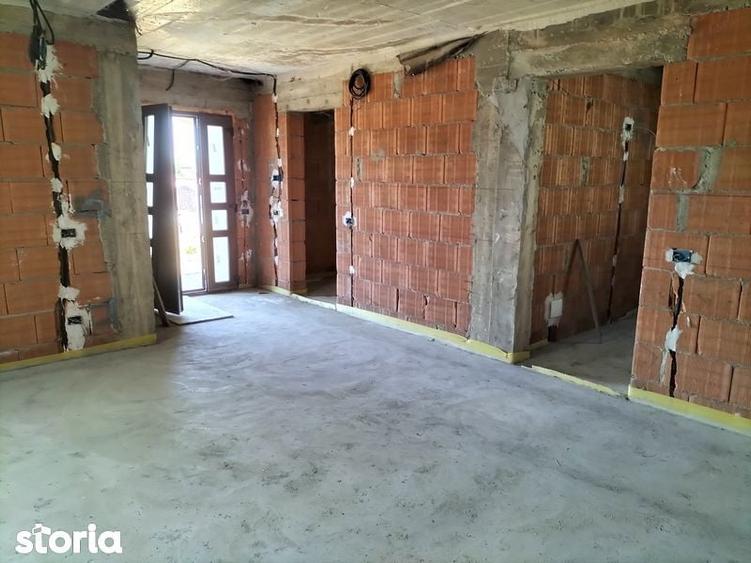 Casă cu 4 camere cu Teren 200 Mp în Cordun