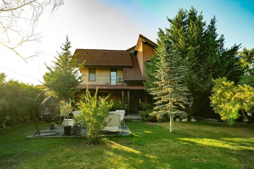 Casă cu 4 camere în Dumbrăvița