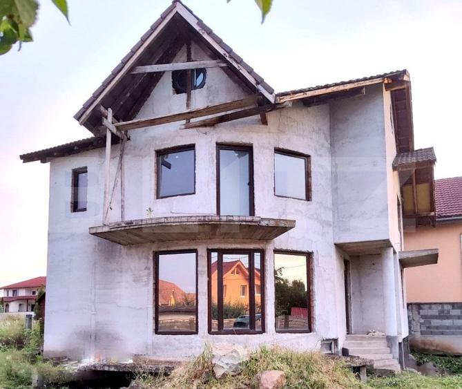 Casă individuală cu 6 camere cu Canalizare în Cetate