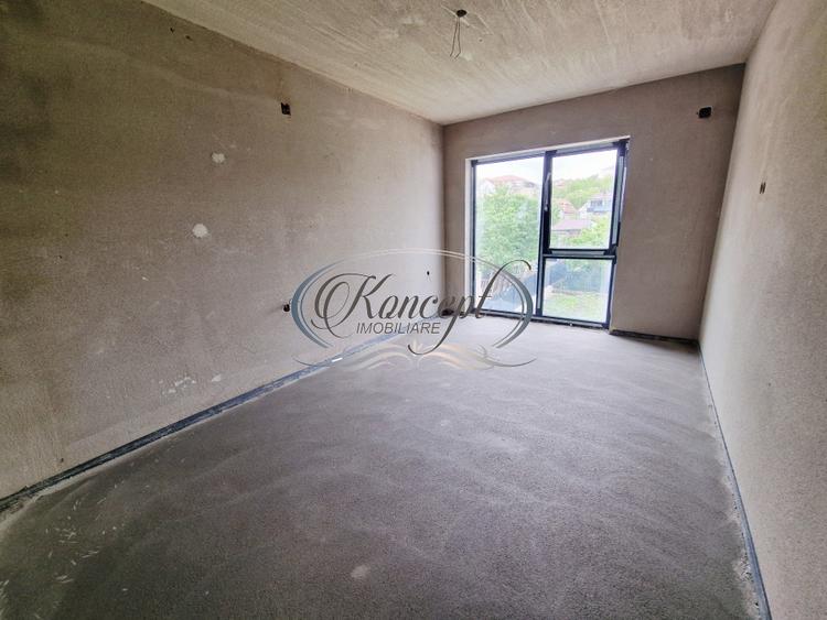 Apartament cu 4 camere semidecomandat în Andrei Mureșanu
