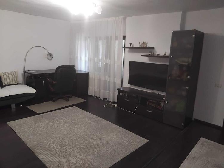Apartament cu 3 camere decomandat în Exterior Vest