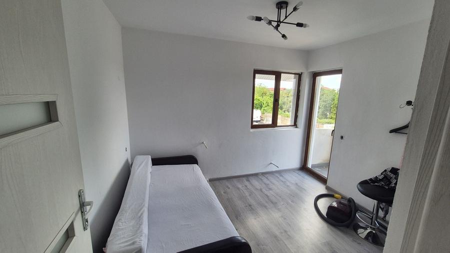 Casă cu 3 camere în Central