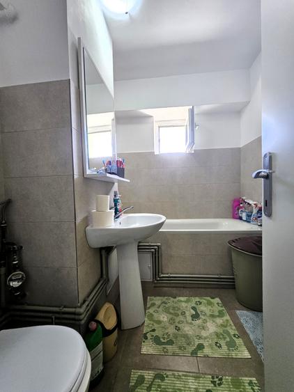 Apartament cu 2 camere semidecomandat în Rahova