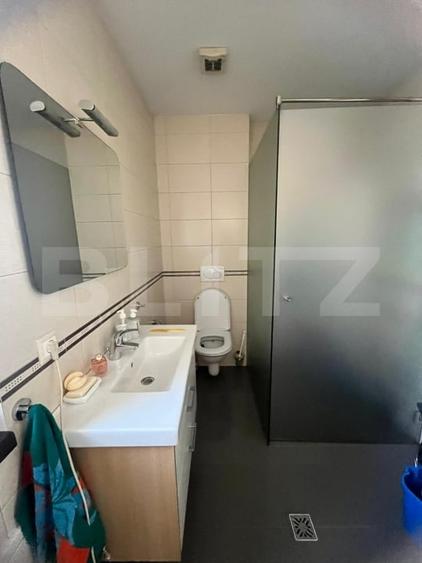 Casă individuală cu 10 camere cu Canalizare în Ultracentral