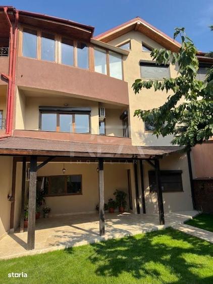 Casă cu 4 camere decomandat în Central