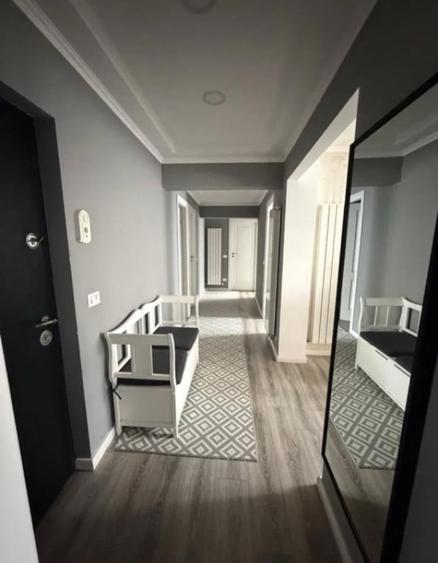 Apartament de vanzare Decomandat ,3 camere 65 mp , zona Mar - 4