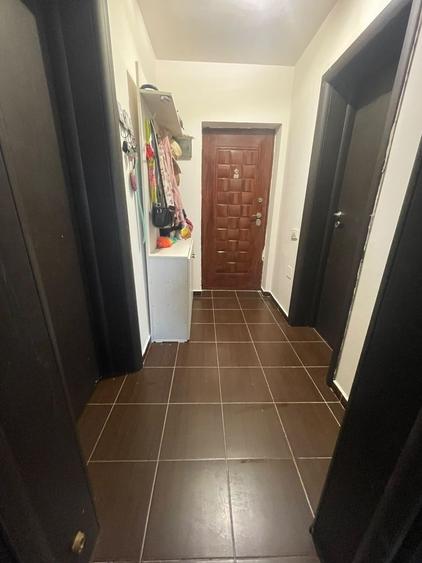 Apartament cu 2 camere decomandat în Roșu