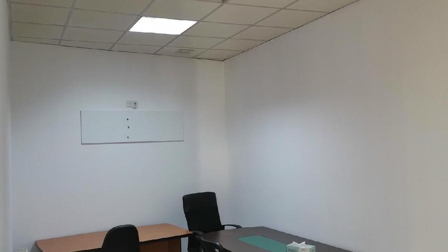 Casă individuală cu 10 camere cu Teren 200 Mp în Central