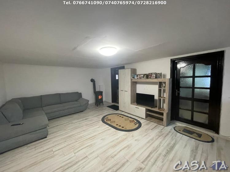 Casă individuală cu 6 camere cu Canalizare în Central