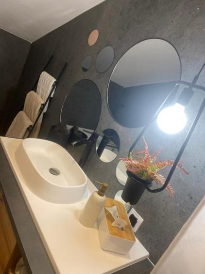 Apartament cu 3 camere semidecomandat în Florești — fotografia 1