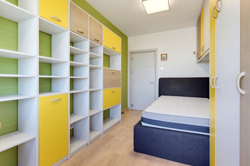 Apartament cu 3 camere decomandat, mobilat în Tătărași